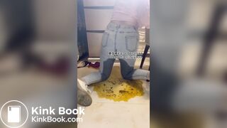 Beautiful women pooping in the toilet 143