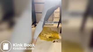 Beautiful women pooping in the toilet 143