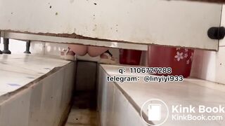 Beautiful women pooping in the toilet 144