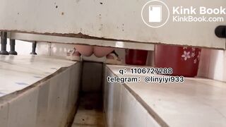 Beautiful women pooping in the toilet 144