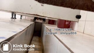 Beautiful women pooping in the toilet 144