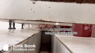 Beautiful women pooping in the toilet 144