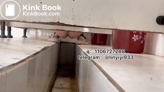 Beautiful women pooping in the toilet 144