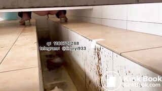 Beautiful women pooping in the toilet 147