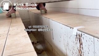 Beautiful women pooping in the toilet 147