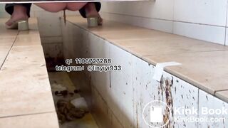 Beautiful women pooping in the toilet 147