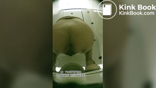 Beautiful women pooping in the toilet 151