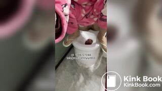 Beautiful women pooping in the toilet 152