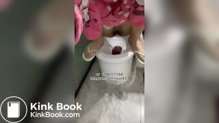 Beautiful women pooping in the toilet 152