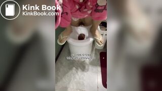 Beautiful women pooping in the toilet 152