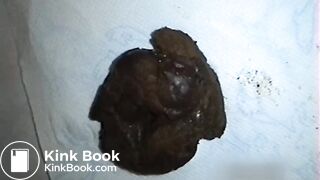 J'attrape ma crotte et j'éjacule dedans très fort