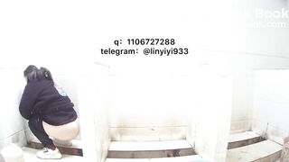 Beautiful women pooping in the toilet 157