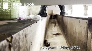 Beautiful women pooping in the toilet 160