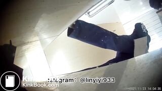 Beautiful women pooping in the toilet 162