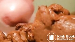 Boudin fécal sodomisant mon anus béant, sperme dégoulinant en gros plan