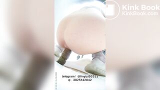 Girl pooping in toilet 008