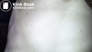 Je me masturbe et je dois faire caca, j'éjacule dedans