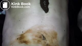 Je me masturbe et je dois faire caca, j'éjacule dedans