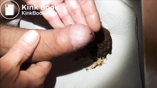 Grosse décharge fécale, masturbation et éjaculation scato