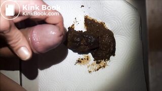 Grosse décharge fécale, masturbation et éjaculation scato