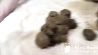 hot milf pushes out a bg turd