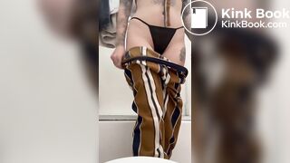 Really Hot Blonde Chick Shitting