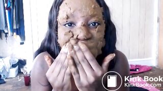 Ebony scat fetish girl smearing shit on the face