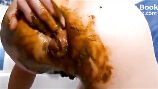 Milf smearing shit and fisting