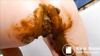 Milf smearing shit and fisting