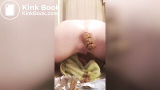 Z Z - Huge Pooping Milf
