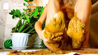 Masturbating covered in shit (3 girls)