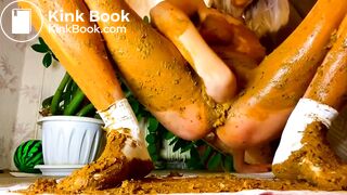 Masturbating covered in shit (3 girls)