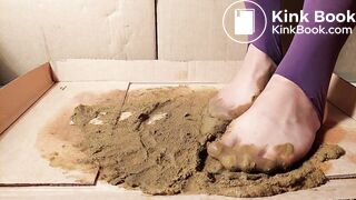 pantyhose milf in very messy scat