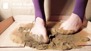 pantyhose milf in very messy scat