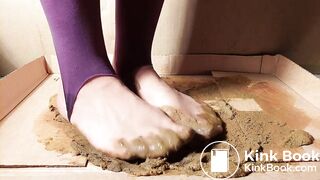 pantyhose milf in very messy scat