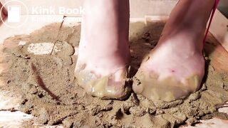 pantyhose milf in very messy scat 3