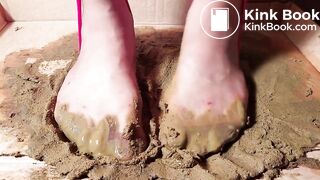 pantyhose milf in very messy scat 3