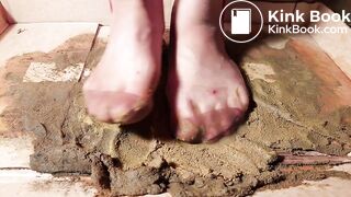 pantyhose milf in very messy scat 3