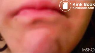 Belle princesse mange sa propre merde. VRAIE MERDE