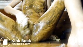 Messy scat play