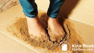 slowmotion pantyhose asian shitty feet