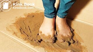 slowmotion pantyhose asian shitty feet