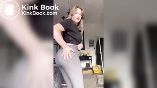 Desperate Shit In Yoga Pants