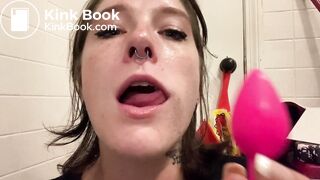 Dirty buttplug sucking