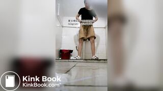 Beautiful women pooping in the toilet 82