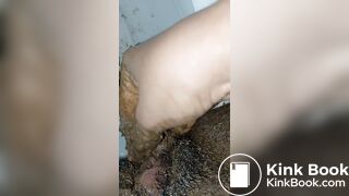 stuffing my pussy with shit on the toilet