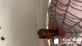 Tatted Milf Drops Another One For Us