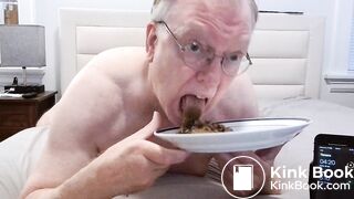 Shit eater Mike licking his shitpile for 5 minutes