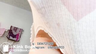 Beautiful women pooping in the toilet 125