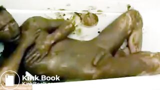 shit play in the tub